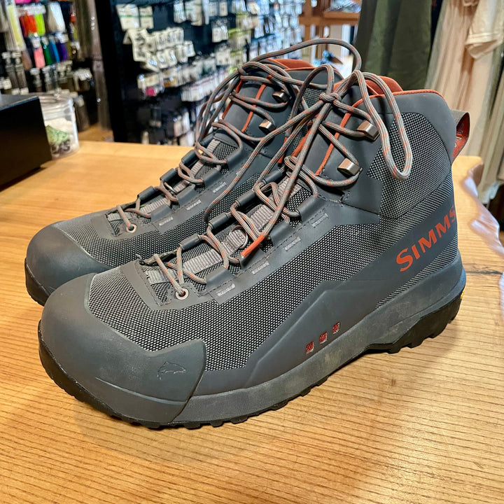 Simms Men's Flyweight Wading Boot Vibram - LIGHTLY USED
