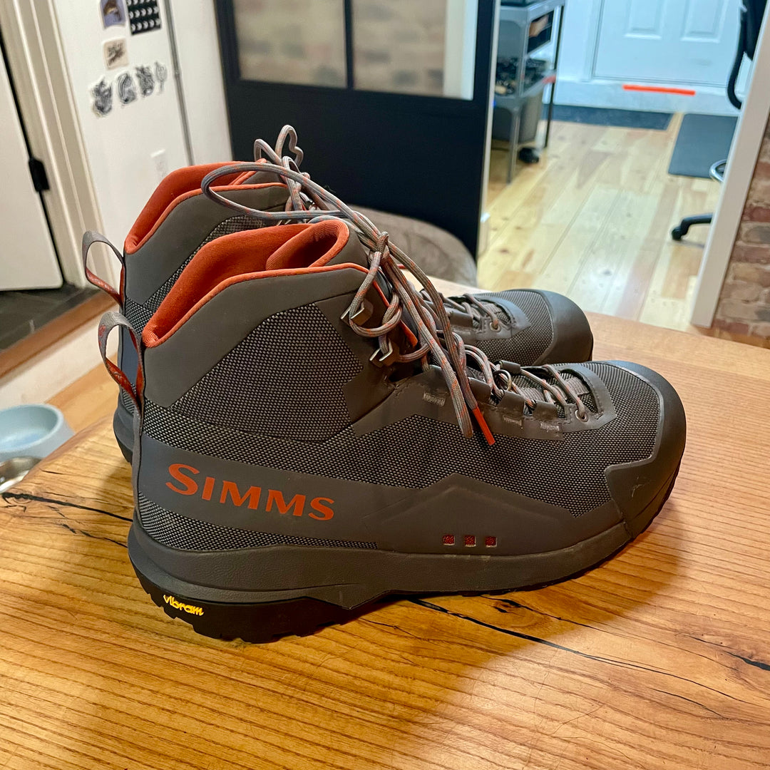 Simms Men's Flyweight Wading Boot Vibram - LIGHTLY USED