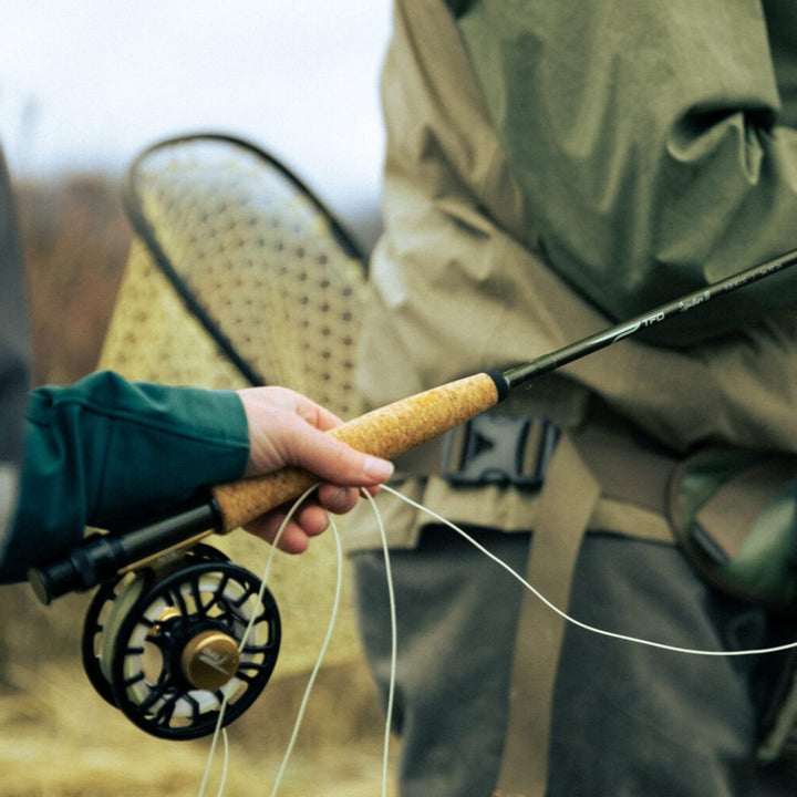 Caña con mosca Temple Fork Outfitters Signature III