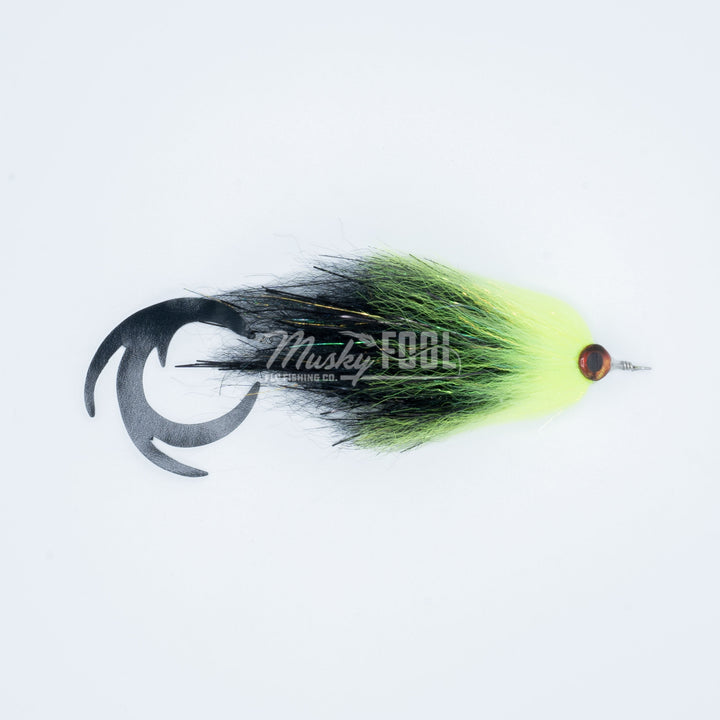 Mosca almizclada con cola de hierro de Bootz Flies